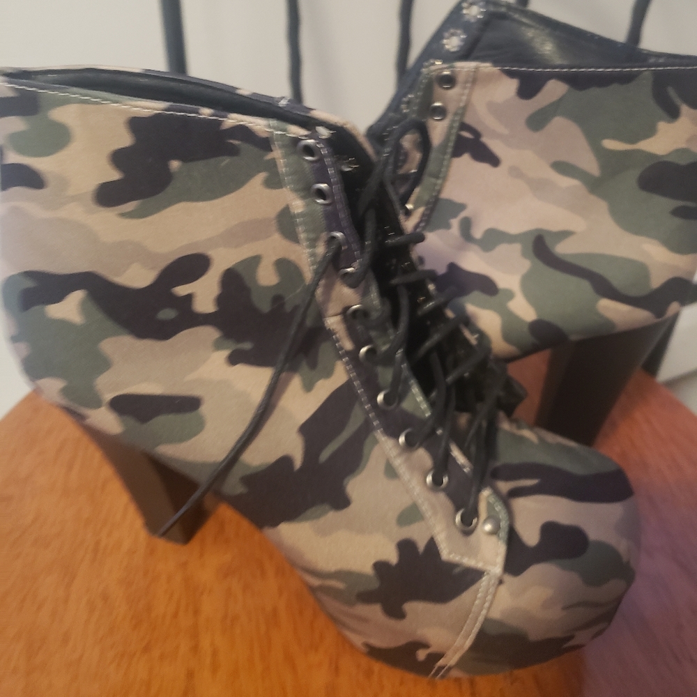 Camouflage ankle high boots
